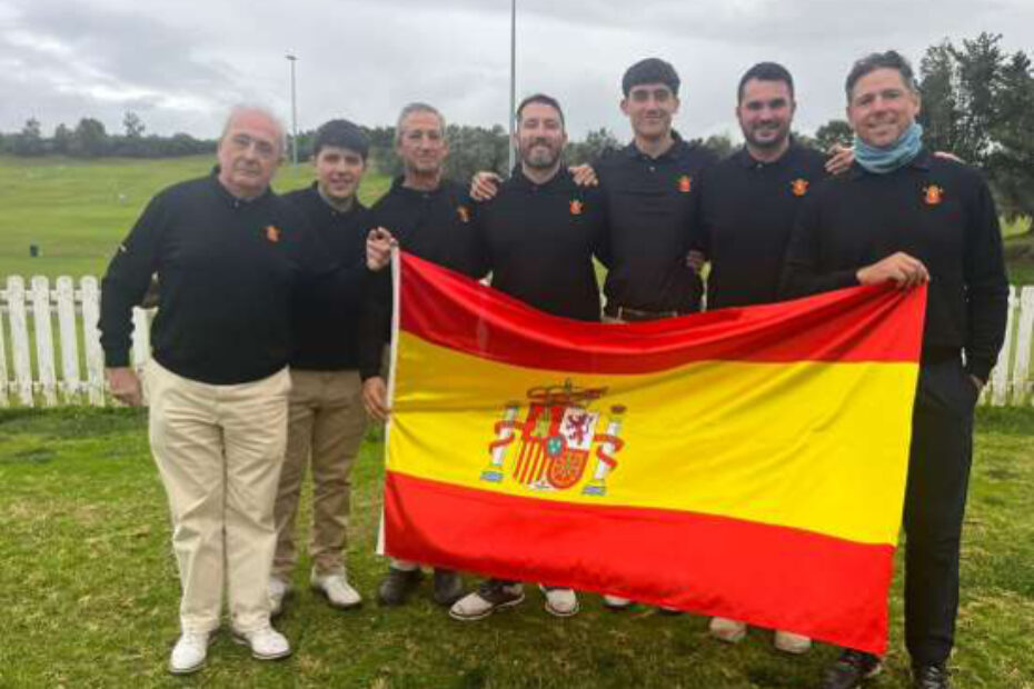 Antón Pérez con el equipo español.