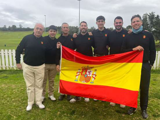 News 1 Antón Pérez con el equipo español.
